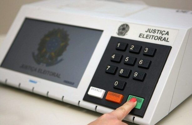 VOTO: CCJ Aprova fim da Reeleição para Presidente, Governadores e Prefeitos