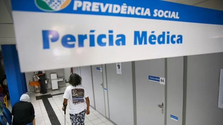 Congresso derruba veto de Lula e facilita acesso ao BPC e auxílio-doença para Aids, Alzheimer, Parkinson e ELA.