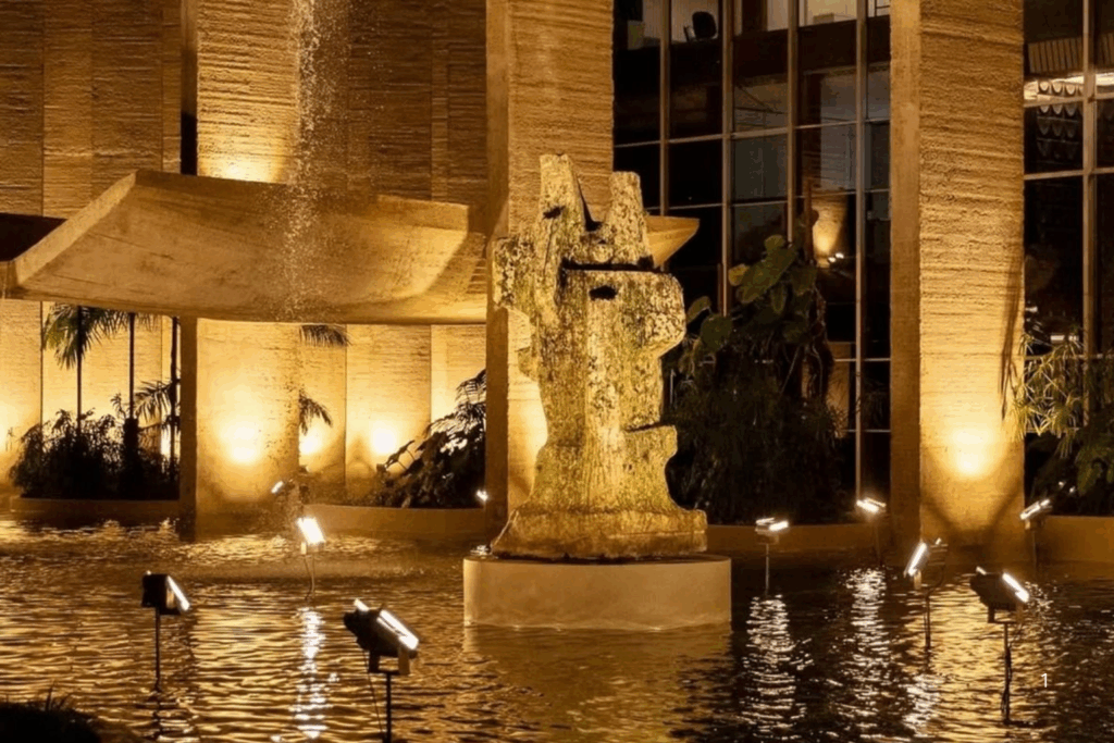 ARTE: Escultura de Burle Marx completa fachada do Palácio da Justiça Finalizando Projeto de Niemeyer