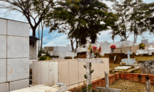 TRADIÇÃO: Famílias Antecipam Limpeza de Túmulos em Rio Branco Antes do Dia de Finados