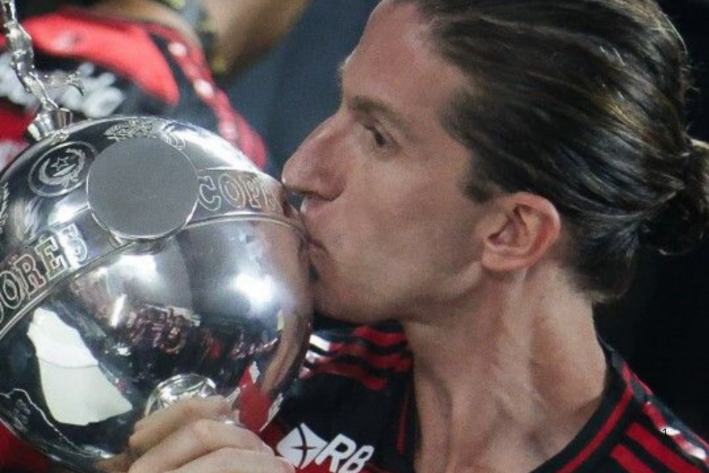 PÓDIO: Filipe Luís Renova com Flamengo e se Torna Um dos Treinadores Mais Bem Pagos do Brasil