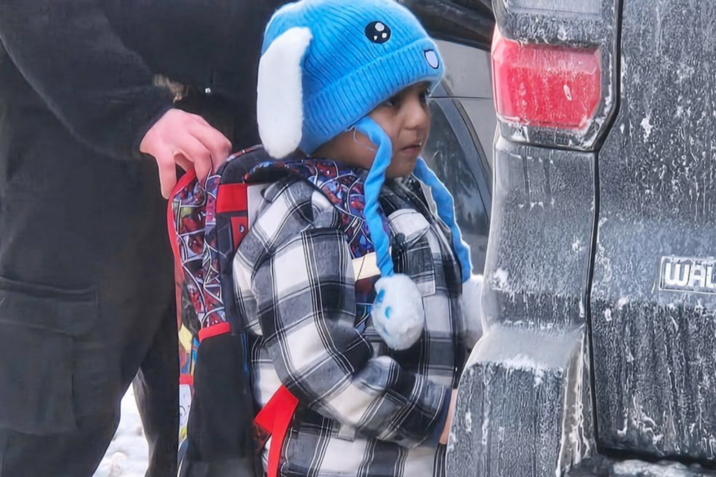 LIBERDADE: Menino de 5 anos Detido pelo ICE Retorna a Minnesota após Ordem Judicial nos EUA
