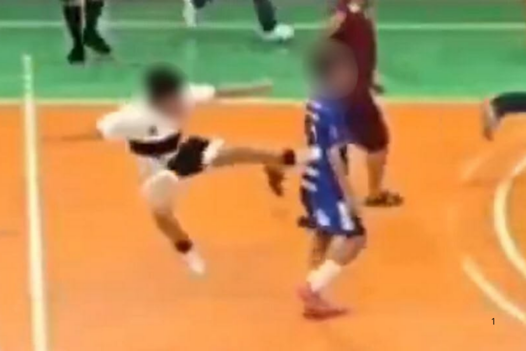 PANCADARIA: Briga Generalizada em Jogo Sub-12 Faz Pais Invadirem Quadra para Proteger Filhos