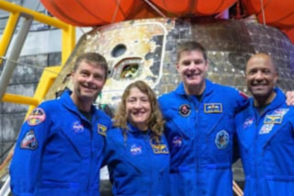 HERÓIS: Tripulação da Artemis II Retorna como Heroína após Missão Histórica ao Redor da Lua