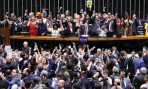 FIM da ESCALA 6x1: Câmara Aprova PEC que Reduz Jornada para 40 Horas; Veja como Deputados Votaram