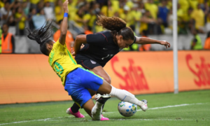 TENSO: Seleção Brasileira Feminina Perde para os EUA em Amistoso Marcado por Expulsões e Recorde de Público