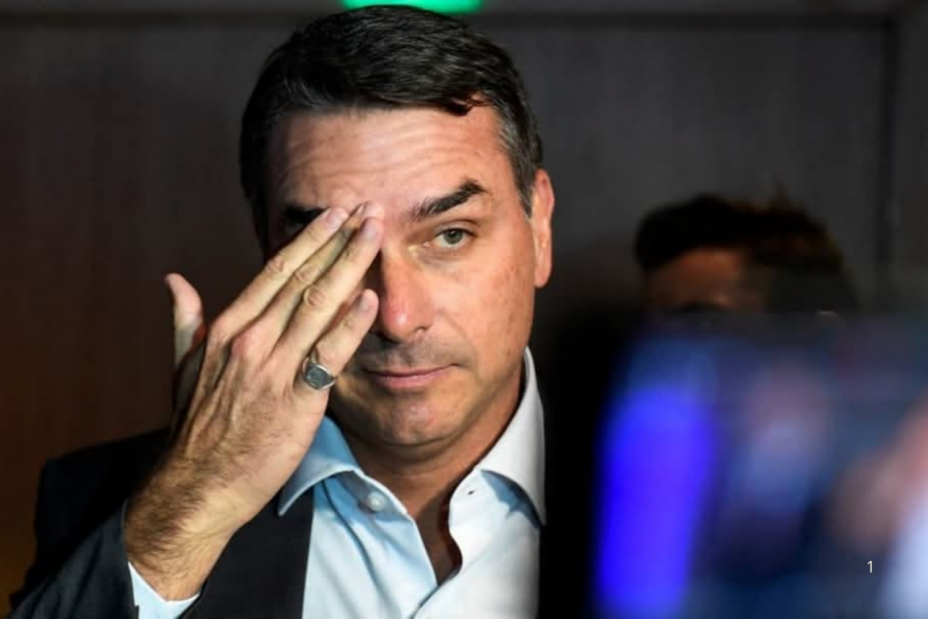 OFENSIVA: Flávio Bolsonaro Interrompe Campanha para Tentar Frear PEC que Acaba com Escala 6×1