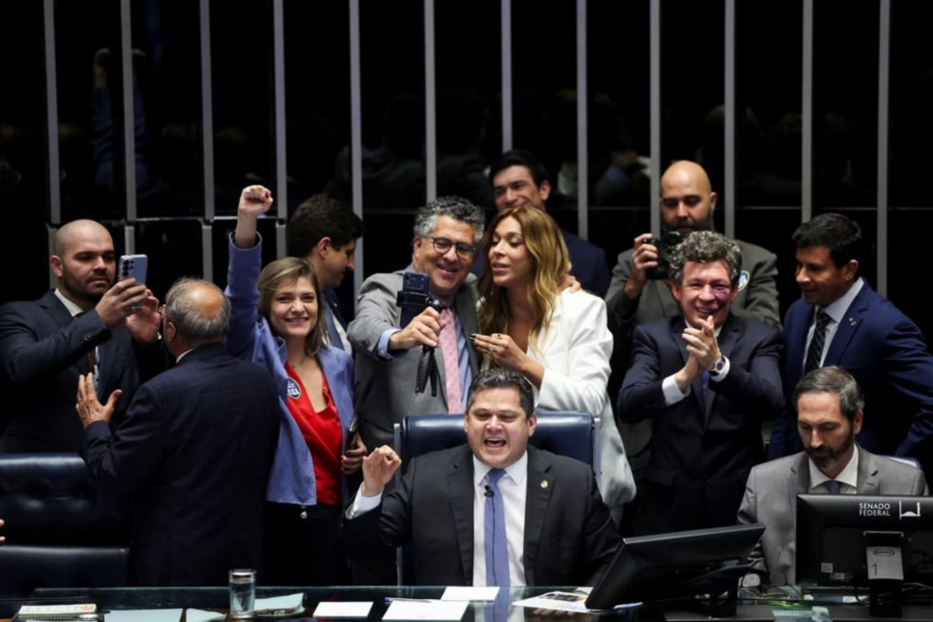 HISTÓRICO: Senado Aprova Fim da Escala 6x1 e Prevê Dois Dias de Descanso Semanal sem Redução Salarial