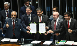 OFICIAL: Congresso Promulga Fim da Escala 6x1 e Aprova Aposentadoria Especial para Agentes de Saúde